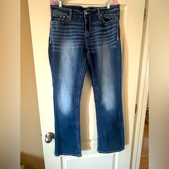 Daytrip Denim - Daytrip Women’s Vintage Medium Wash Distressed Jeans 34W/32L